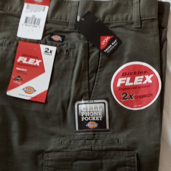 Dickies Men's 11" Inseam Flex Waist Regular Fit cargo Shorts Size 30 NWT - Picture 2 of 8